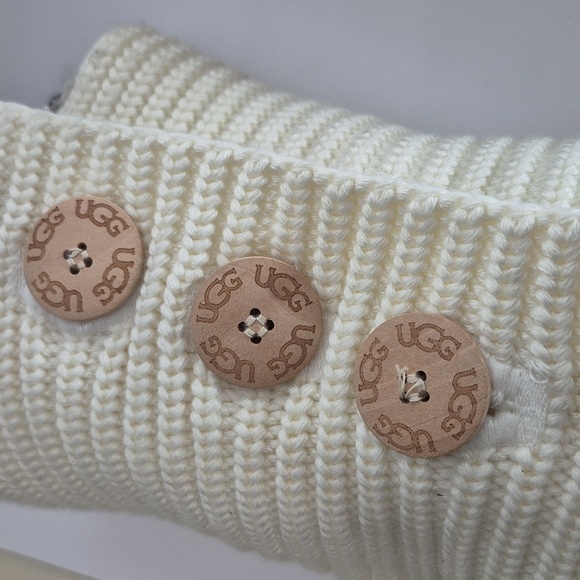 UGG Australia Classic Cardy CREAM Three Button Knit Boots Size 9 - Picture 11 of 16